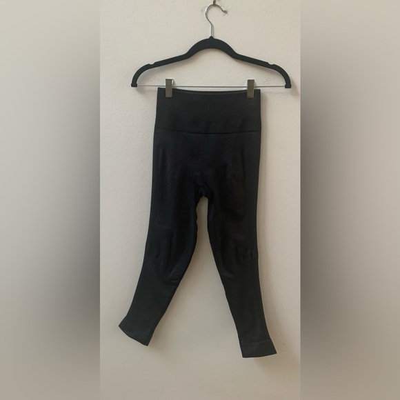 lululemon athletica Pants - SZ 4 Lululemon Charcoal Gray Wunder Under 
Excellent Condition